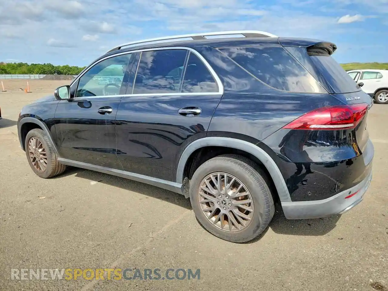 2 Photograph of a damaged car 4JGFB4KB8MA323573 MERCEDES-BENZ GLE-CLASS 2021
