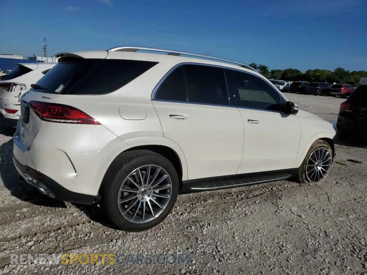 3 Photograph of a damaged car 4JGFB5KB8MA409973 MERCEDES-BENZ GLE-CLASS 2021
