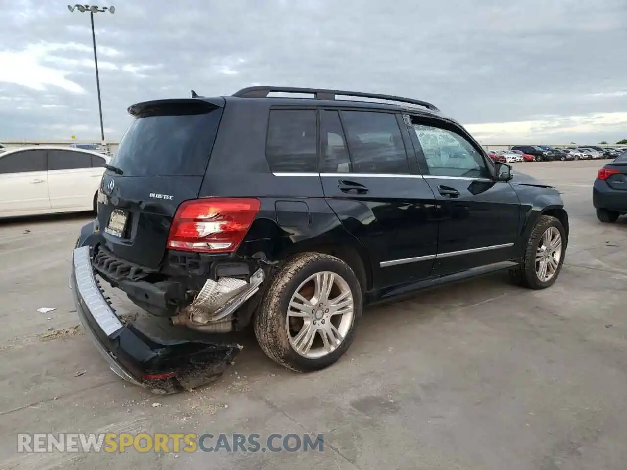 3 Photograph of a damaged car WDCGG0EB9FG409323 MERCEDES-BENZ GLK-CLASS 2015