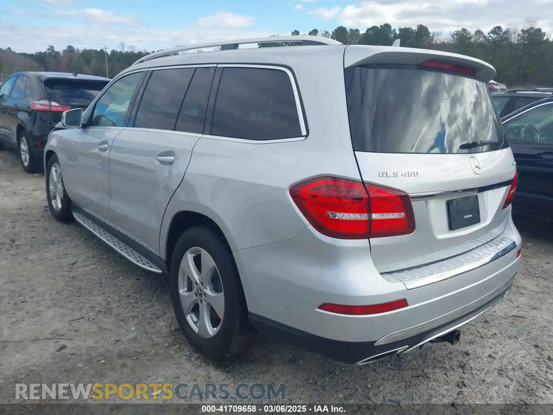 3 Photograph of a damaged car 4JGDF6EE3KB233199 MERCEDES-BENZ GLS 450 2019