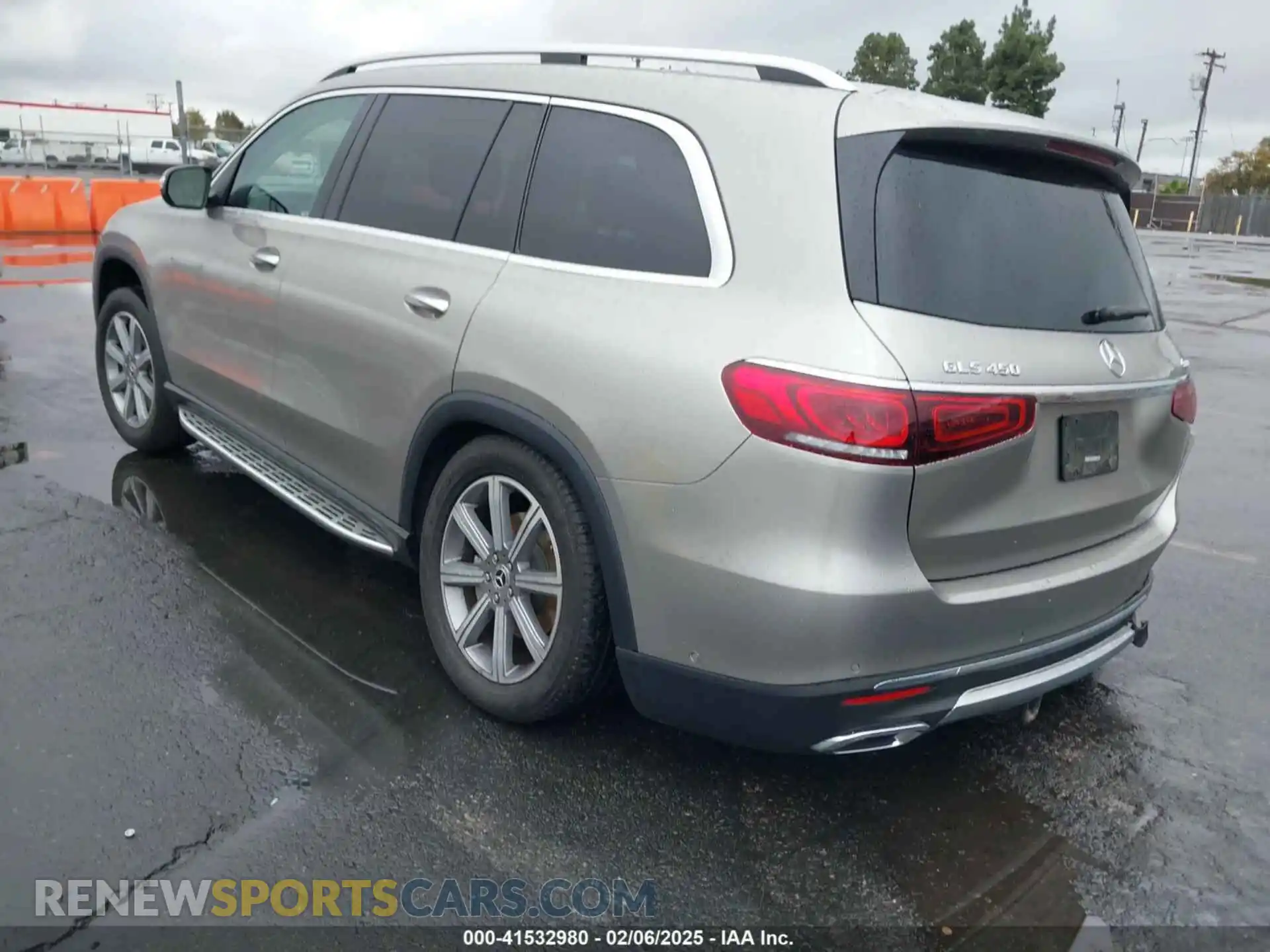 3 Photograph of a damaged car 4JGFF5KE4NA747127 MERCEDES-BENZ GLS 450 2022
