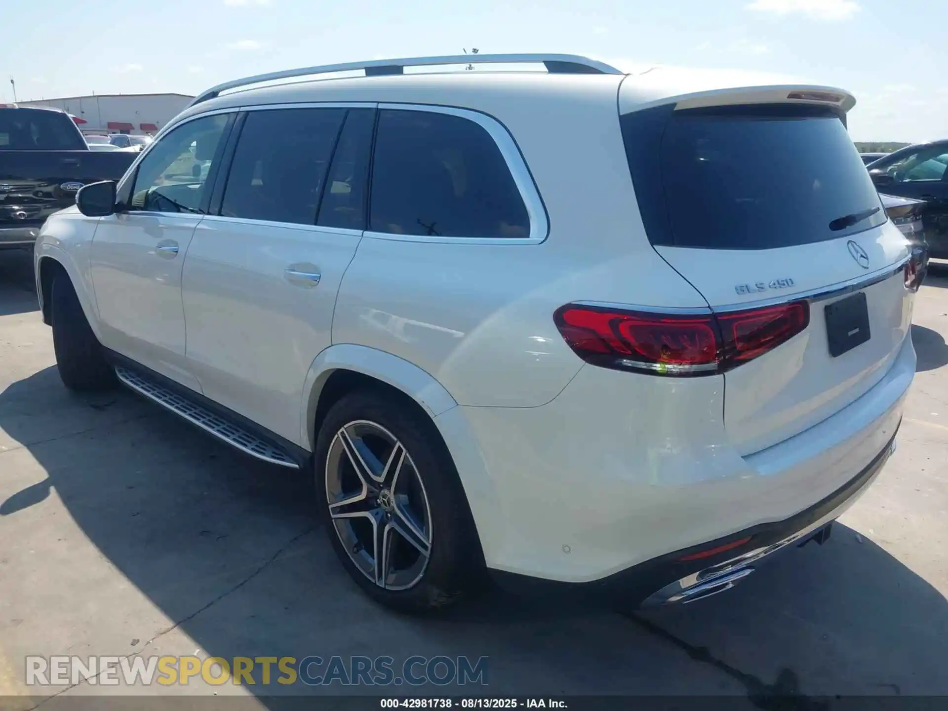 3 Photograph of a damaged car 4JGFF5KE9NA647587 MERCEDES-BENZ GLS 450 2022
