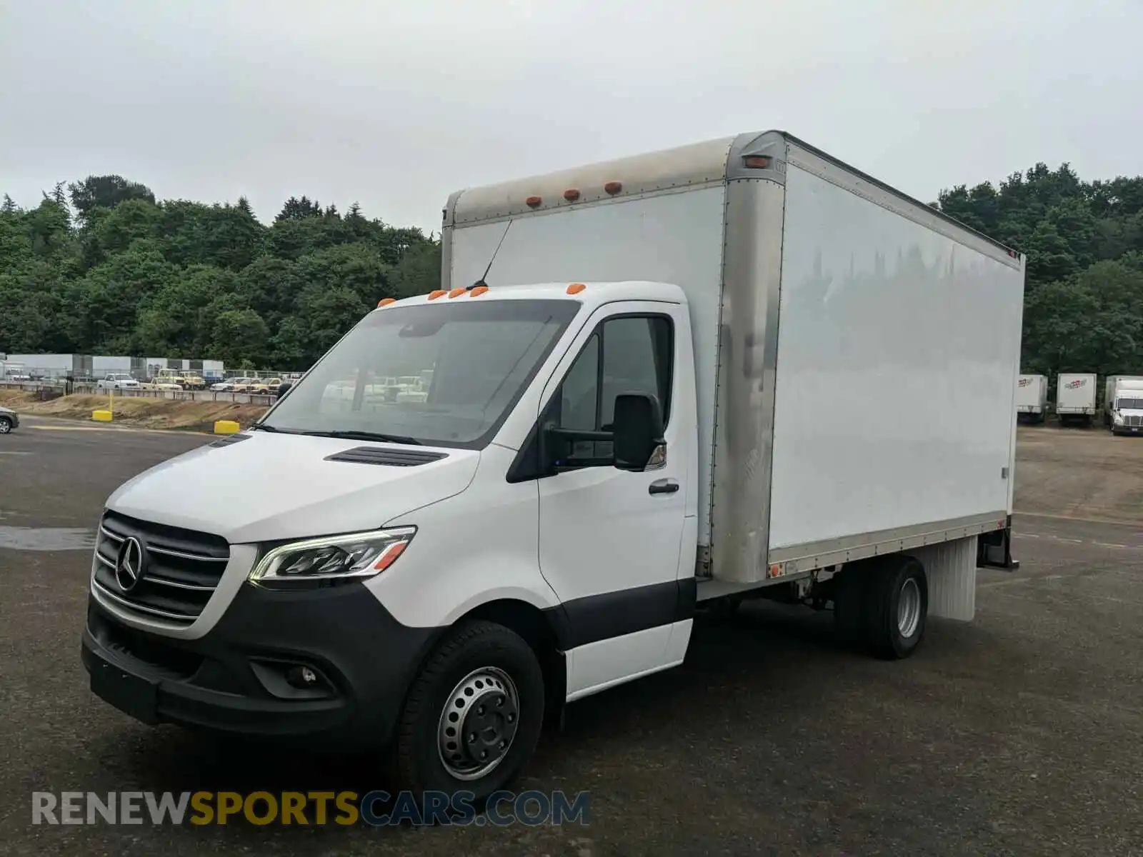 2 Photograph of a damaged car WDAPF4CD3KN011490 MERCEDES-BENZ SPRINTER 2019