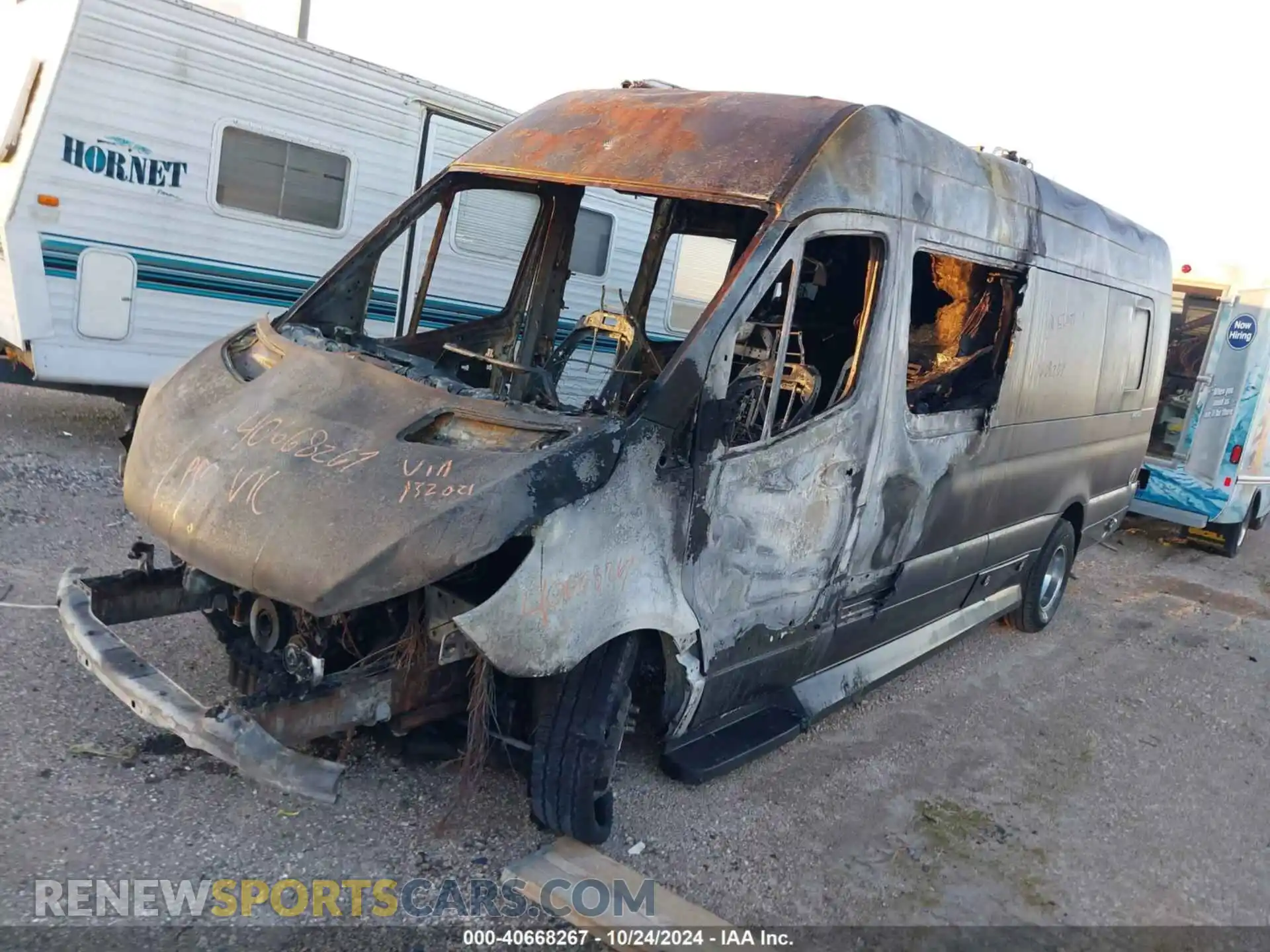 2 fotografías del automóvil dañado W1X8ND3Y0PT132021 MERCEDES-BENZ SPRINTER 3500XD 2023