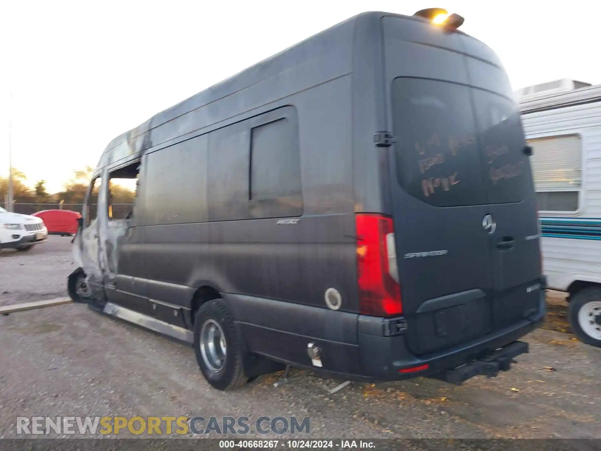 3 fotografías del automóvil dañado W1X8ND3Y0PT132021 MERCEDES-BENZ SPRINTER 3500XD 2023