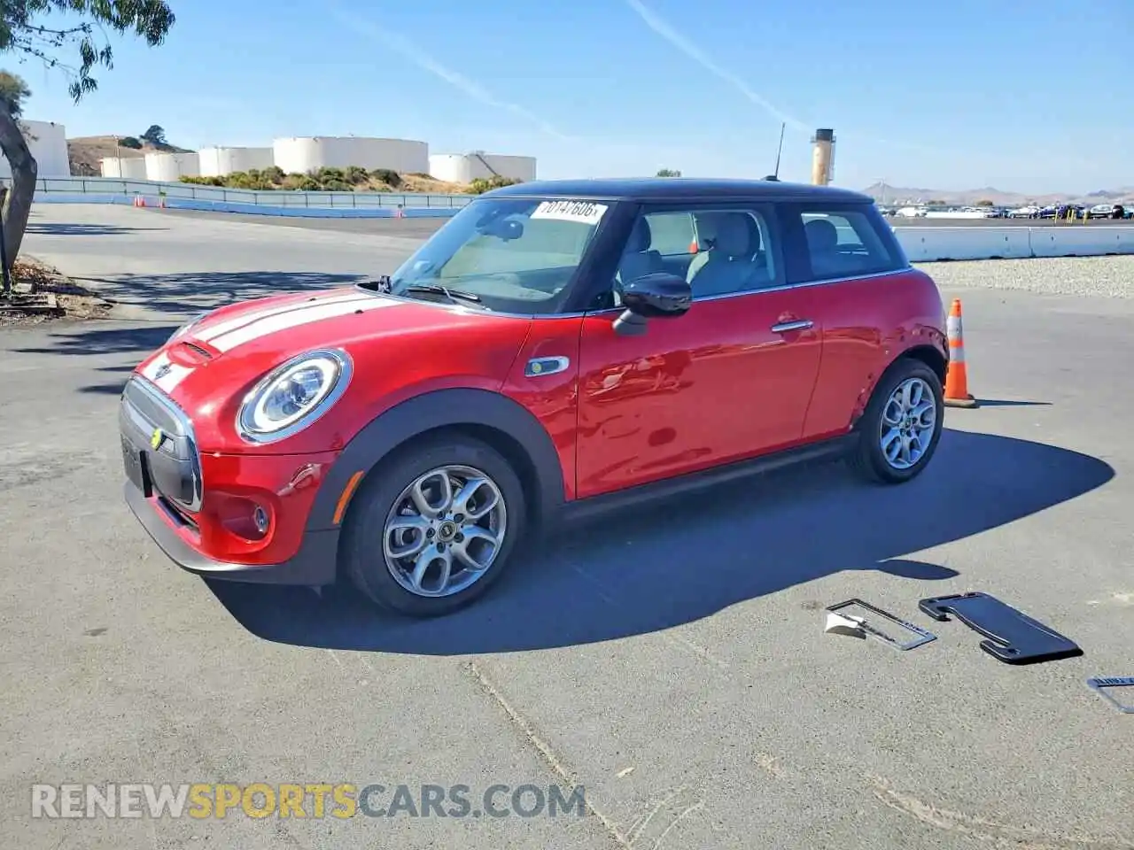 1 Photograph of a damaged car WMWXP3C05M2N34089 MINI COOPER 2021