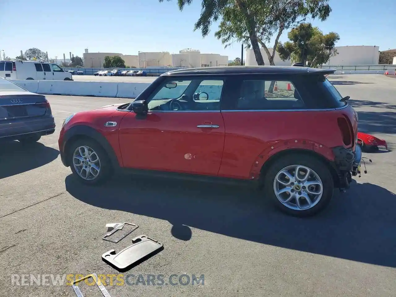 2 Photograph of a damaged car WMWXP3C05M2N34089 MINI COOPER 2021