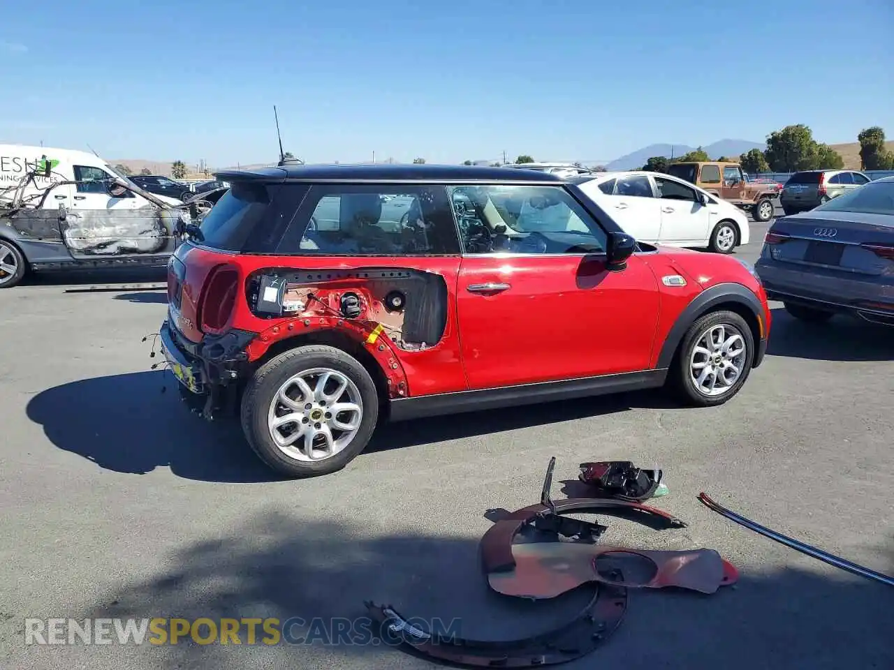 3 Photograph of a damaged car WMWXP3C05M2N34089 MINI COOPER 2021