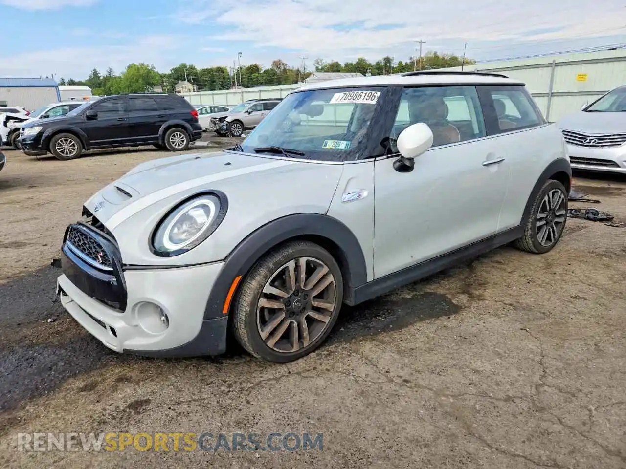 1 Photograph of a damaged car WMWXR5C0XM2N54974 MINI COOPER 2021