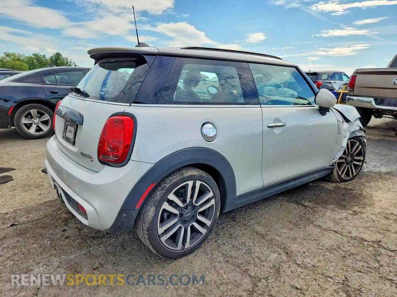 3 Photograph of a damaged car WMWXR5C0XM2N54974 MINI COOPER 2021
