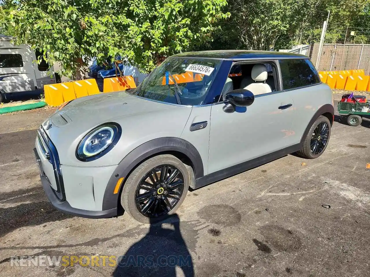 1 Photograph of a damaged car WMW13DJ02N2P99578 MINI COOPER 2022