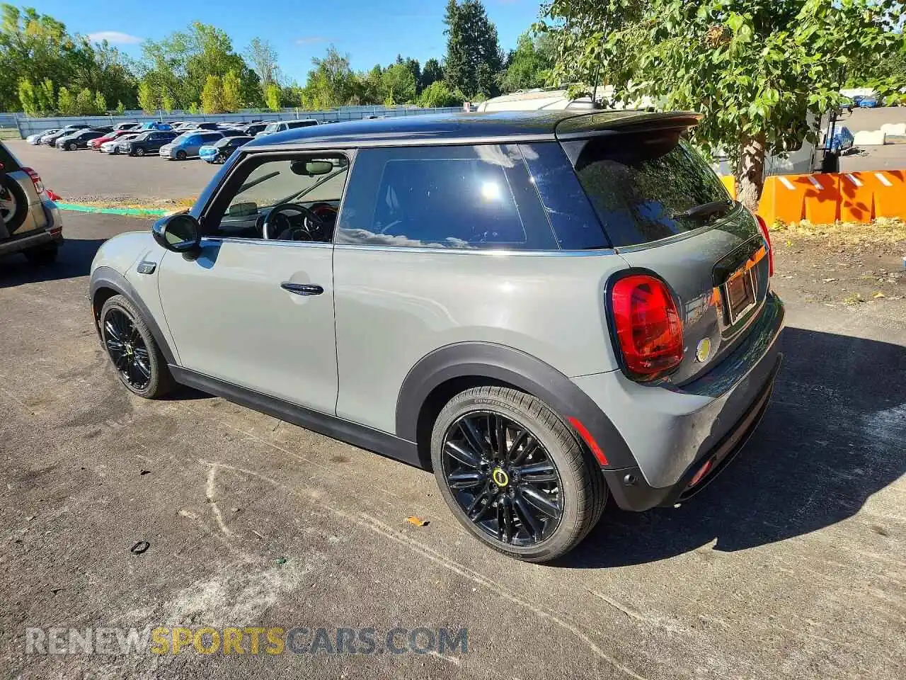 2 Photograph of a damaged car WMW13DJ02N2P99578 MINI COOPER 2022