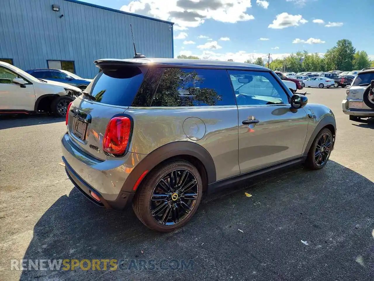 3 Photograph of a damaged car WMW13DJ02N2P99578 MINI COOPER 2022
