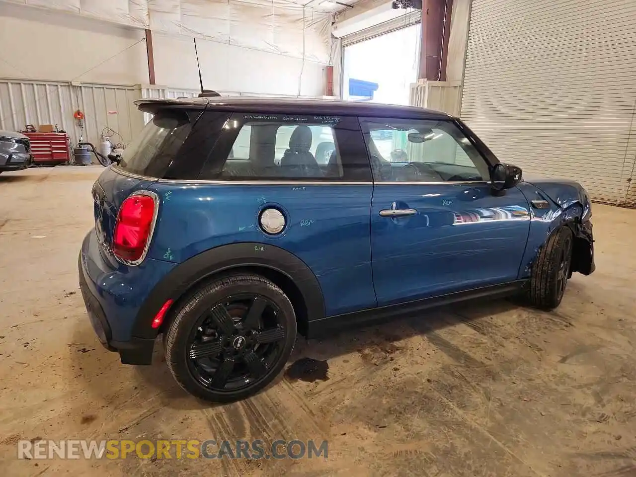 3 Фотография поврежденного автомобиля WMW53DH03R2V57346 MINI COOPER 2024
