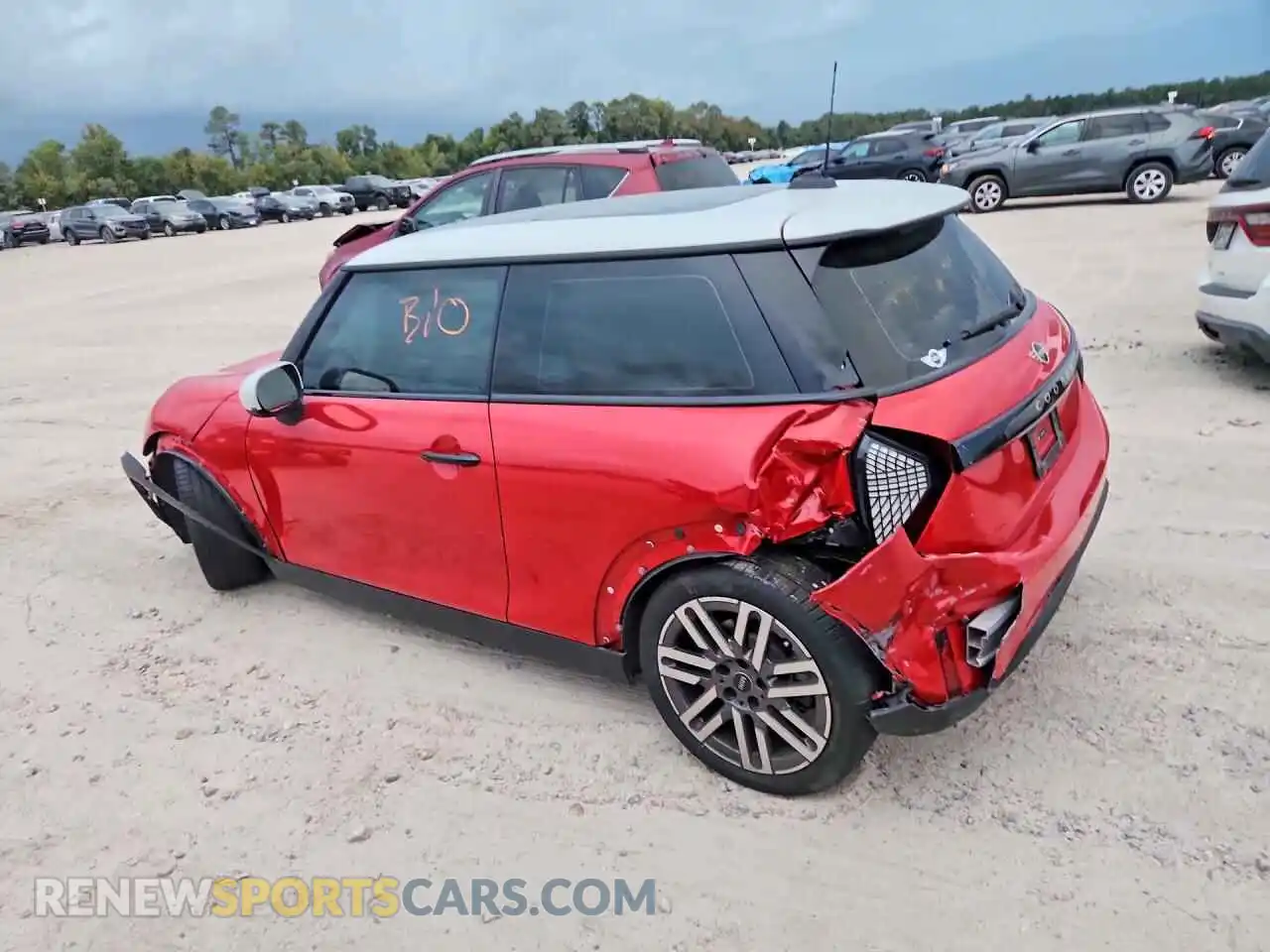 2 fotografías del automóvil dañado WMW13GD07S2W34652 MINI COOPER 2025