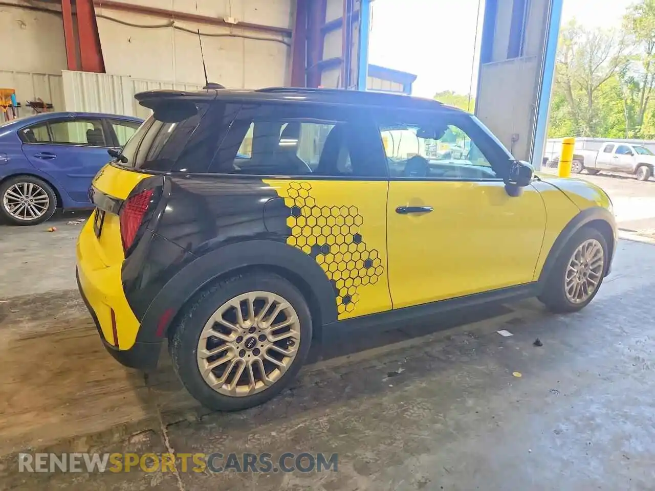 3 fotografías del automóvil dañado WMW23GD02S2W16290 MINI COOPER 2025
