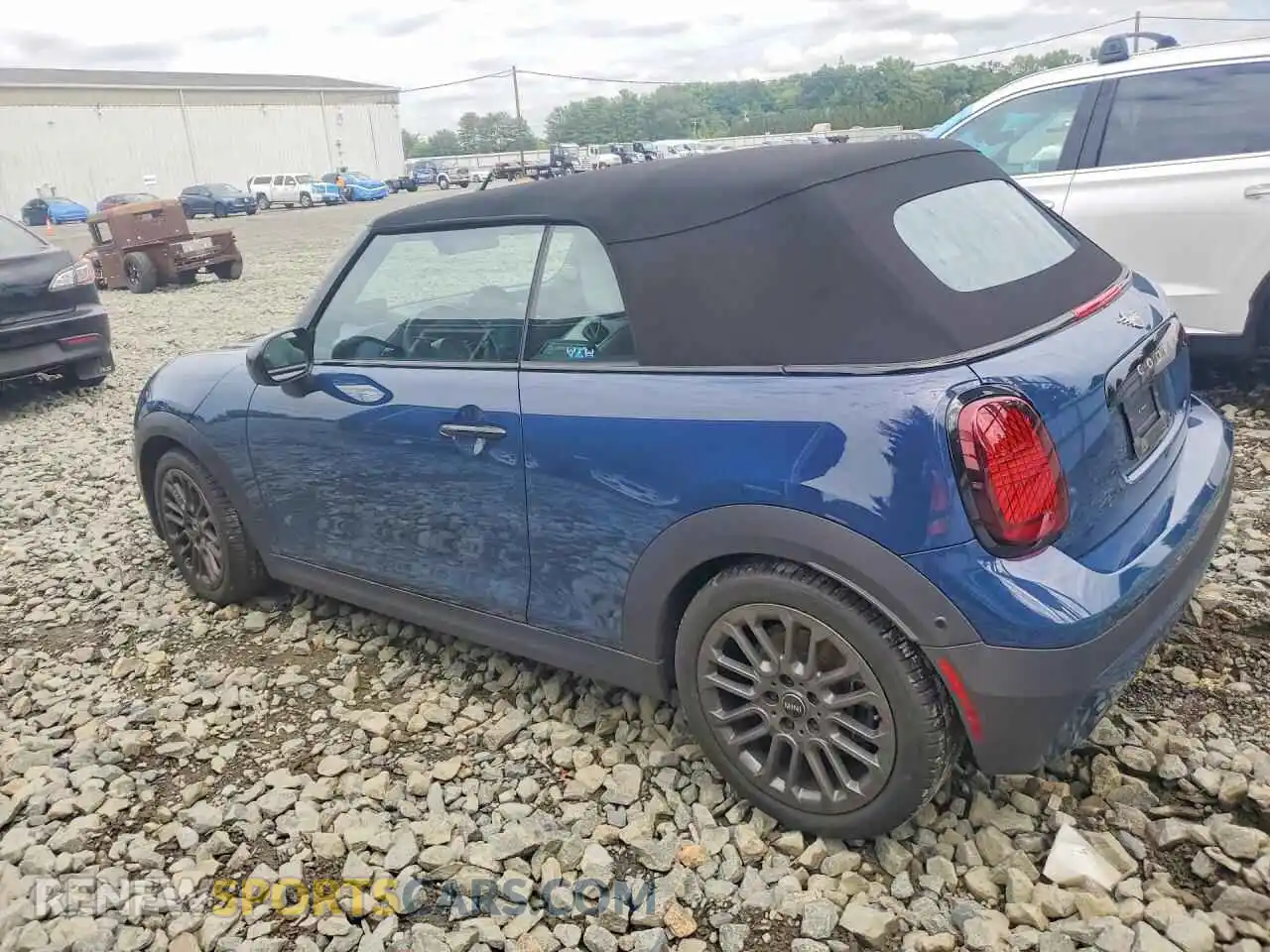 2 fotografías del automóvil dañado WMW23GX01S2X52261 MINI COOPER 2025