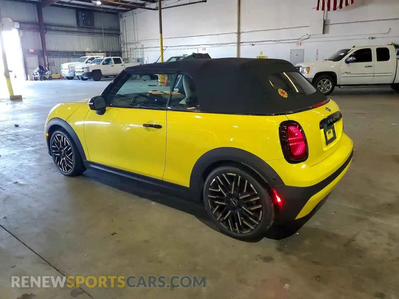 2 Фотография поврежденного автомобиля WMW23GX02S2X28129 MINI COOPER 2025