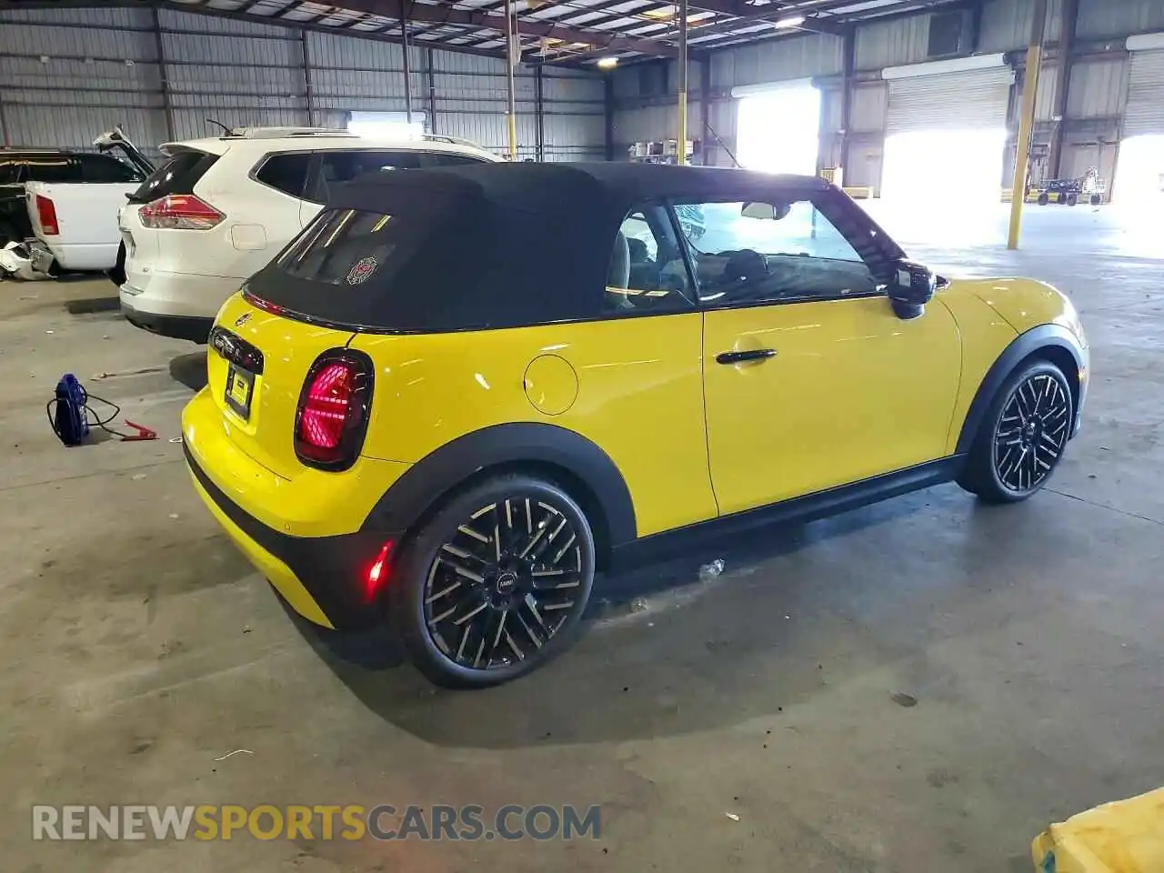 3 Фотография поврежденного автомобиля WMW23GX02S2X28129 MINI COOPER 2025