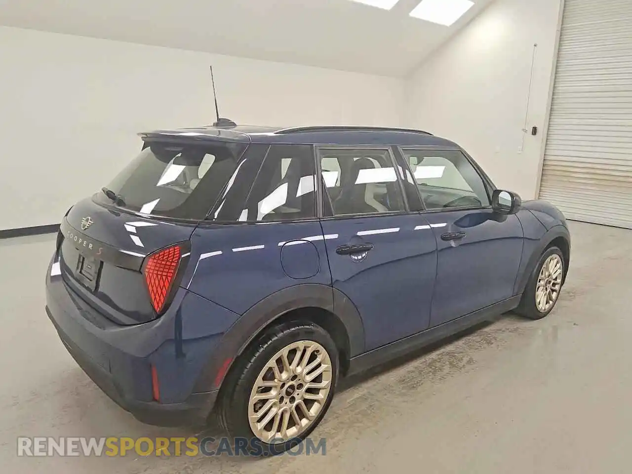 3 Photograph of a damaged car WMW53GD09T2Y07932 MINI COOPER 2026