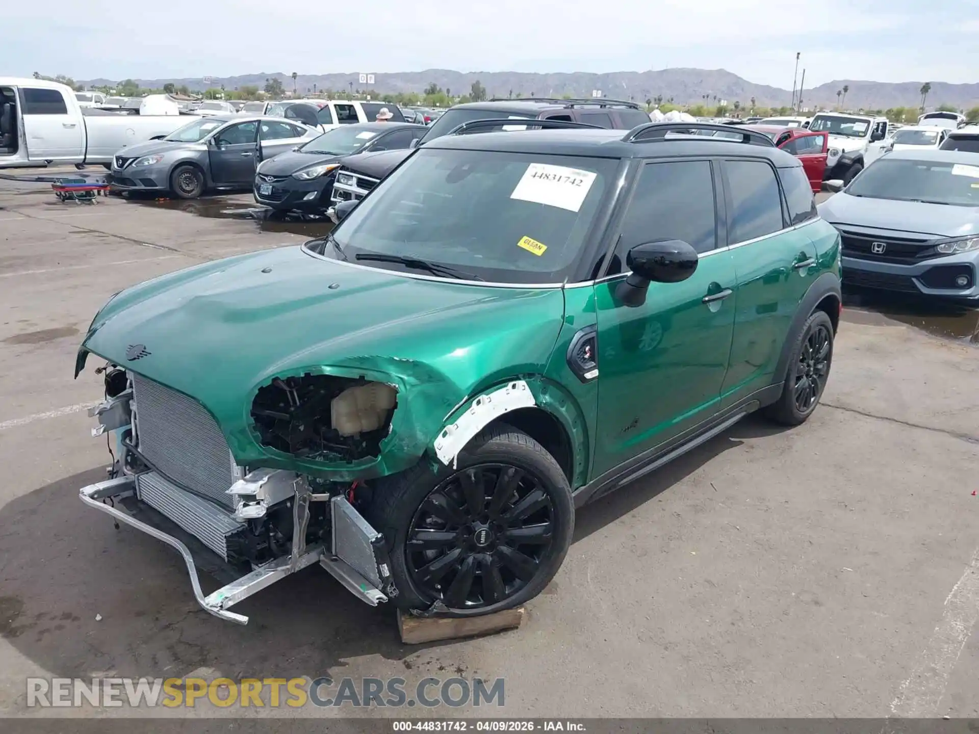 2 fotografías del automóvil dañado WMZ83BR05P3P86413 MINI COUNTRYMAN 2023