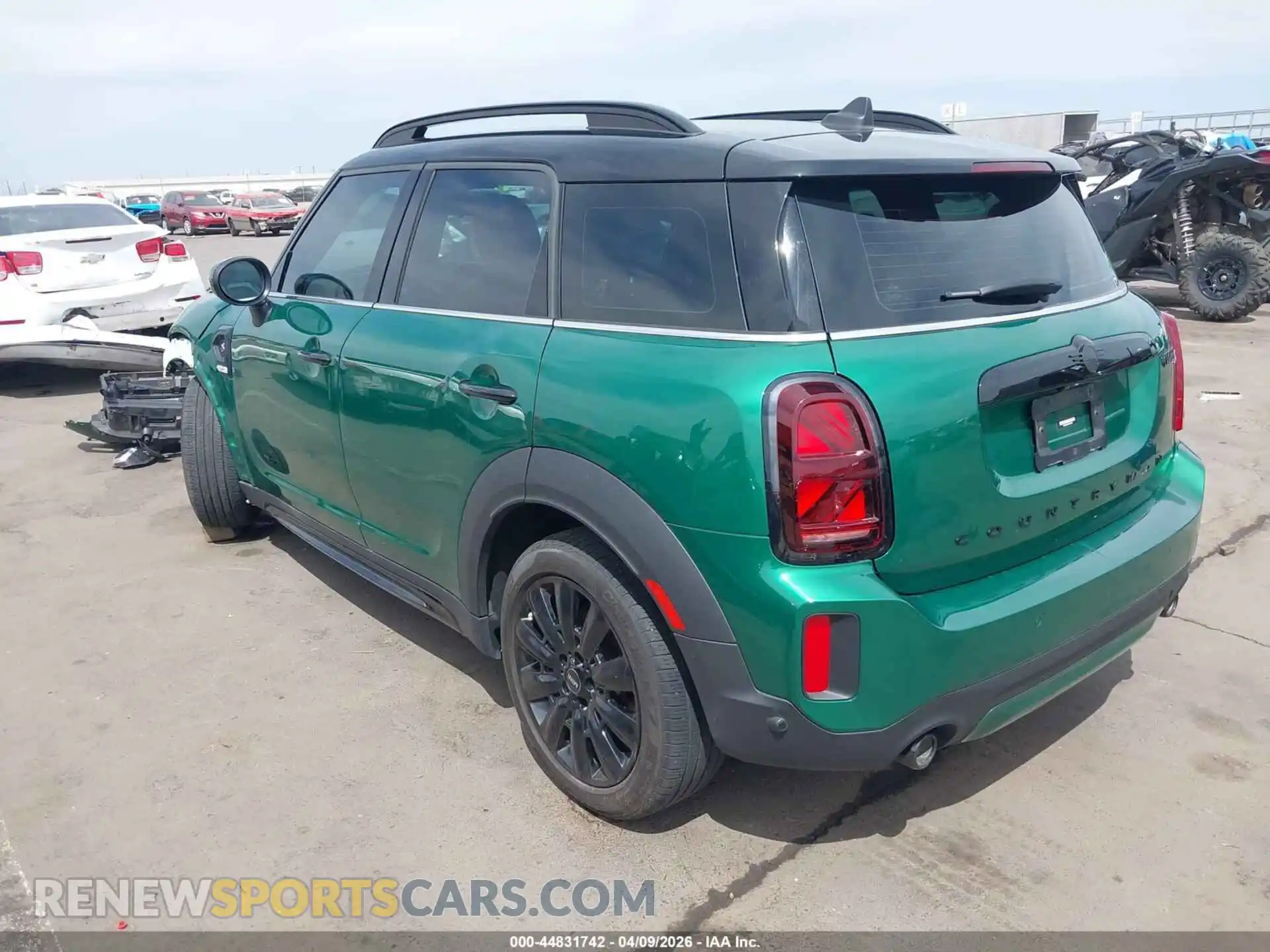 3 fotografías del automóvil dañado WMZ83BR05P3P86413 MINI COUNTRYMAN 2023