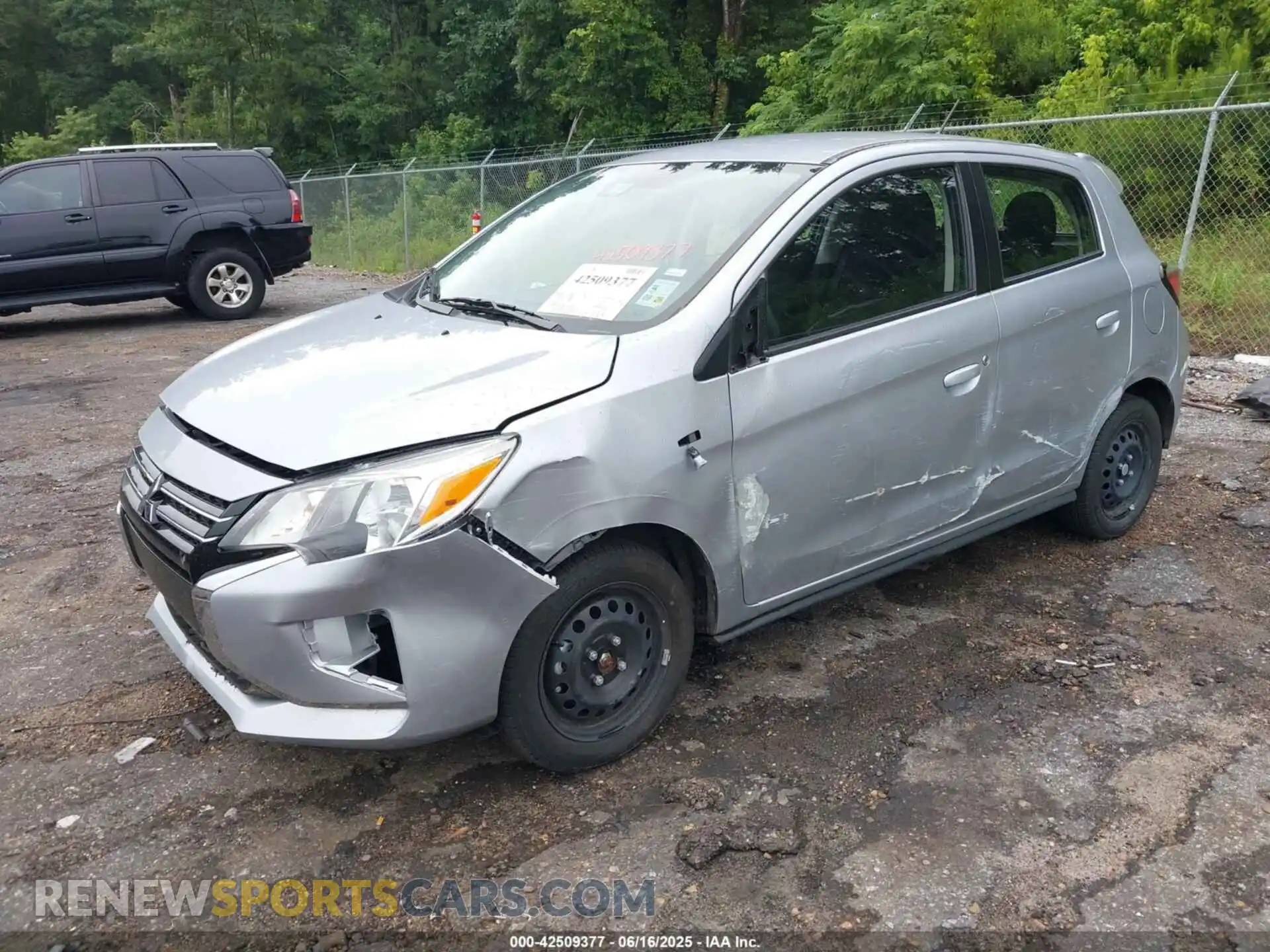 2 fotografías del automóvil dañado ML32AUHJ1RH021645 MITSUBISHI MIRAGE 2024