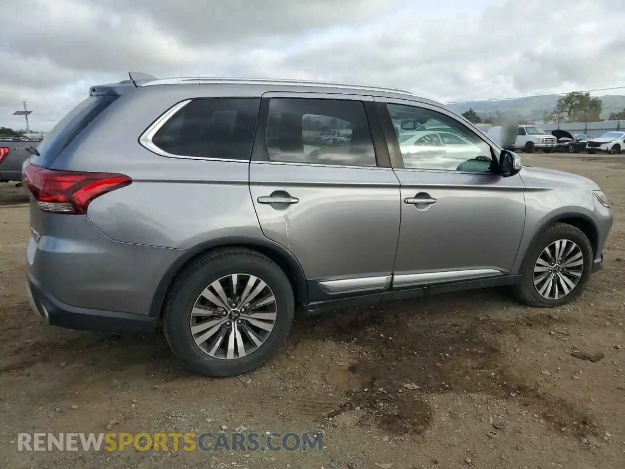 3 fotografías del automóvil dañado JA4AD3A32KZ027924 MITSUBISHI OUTLANDER 2019