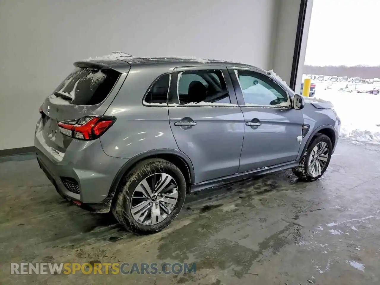 3 Photograph of a damaged car JA4APUAU1MU004009 MITSUBISHI OUTLANDER 2021