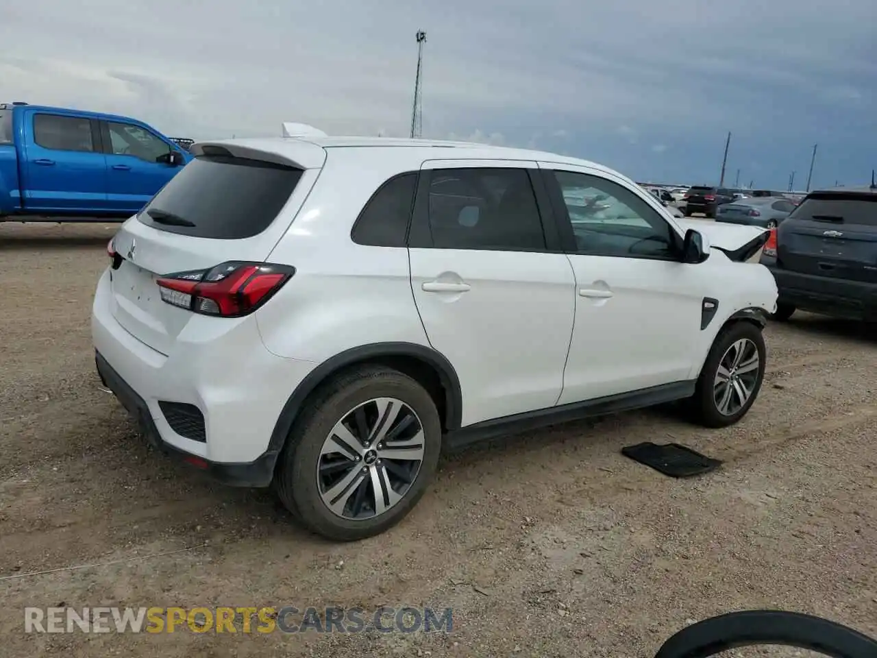 3 Photograph of a damaged car JA4APUAU5MU014560 MITSUBISHI OUTLANDER 2021