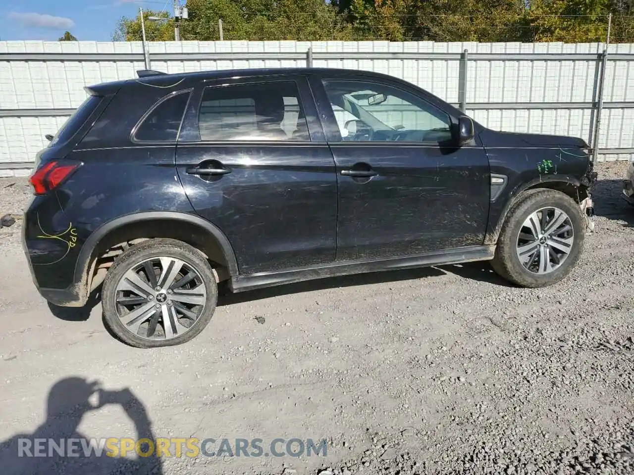 3 Photograph of a damaged car JA4APUAUXMU006874 MITSUBISHI OUTLANDER 2021