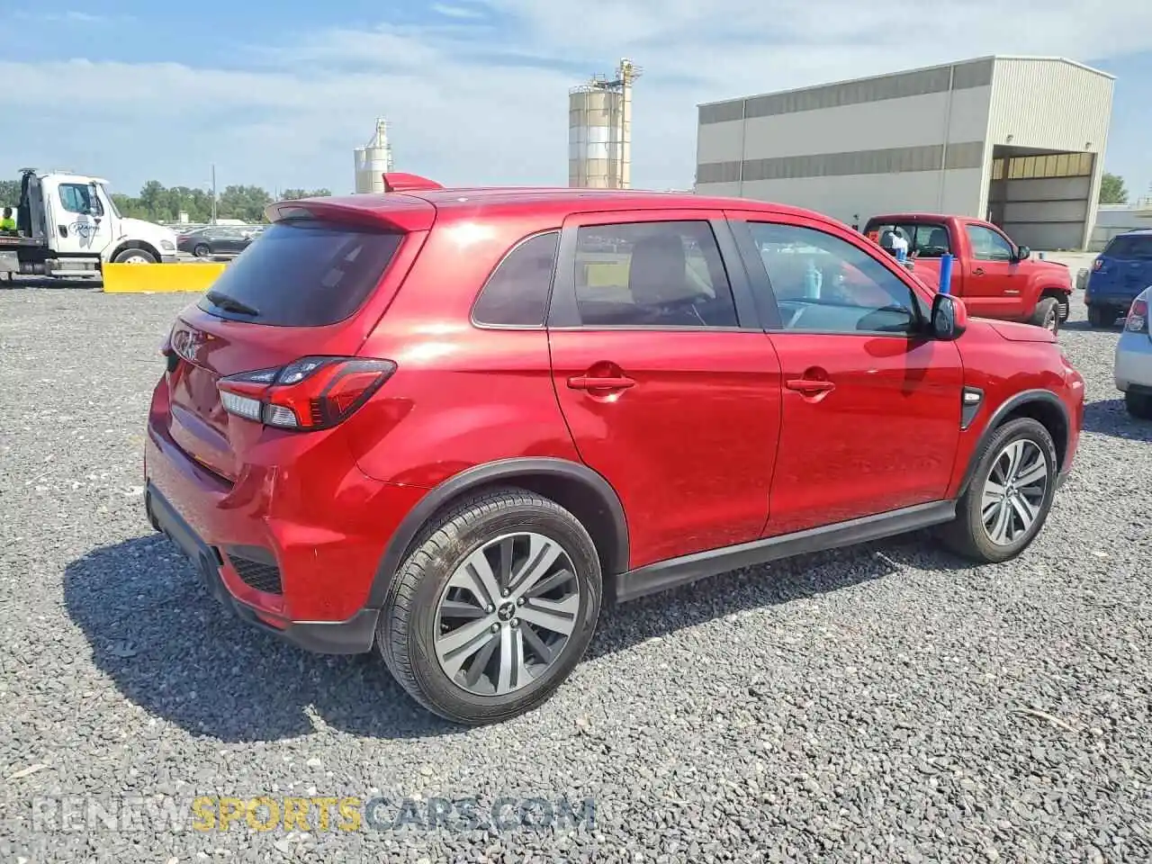3 fotografías del automóvil dañado JA4APUAUXMU028678 MITSUBISHI OUTLANDER 2021