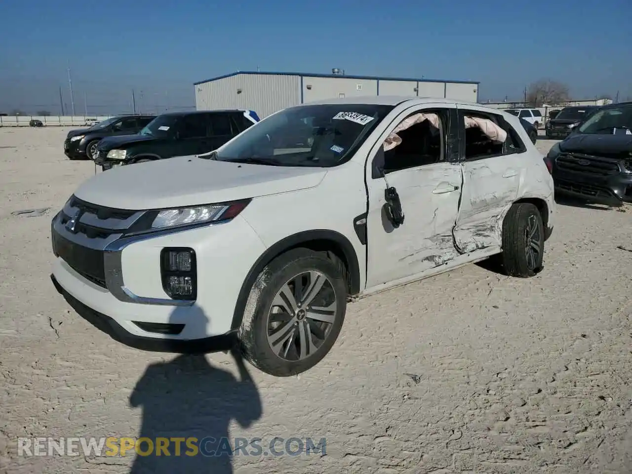 1 Photograph of a damaged car JA4APUAUXMU029409 MITSUBISHI OUTLANDER 2021
