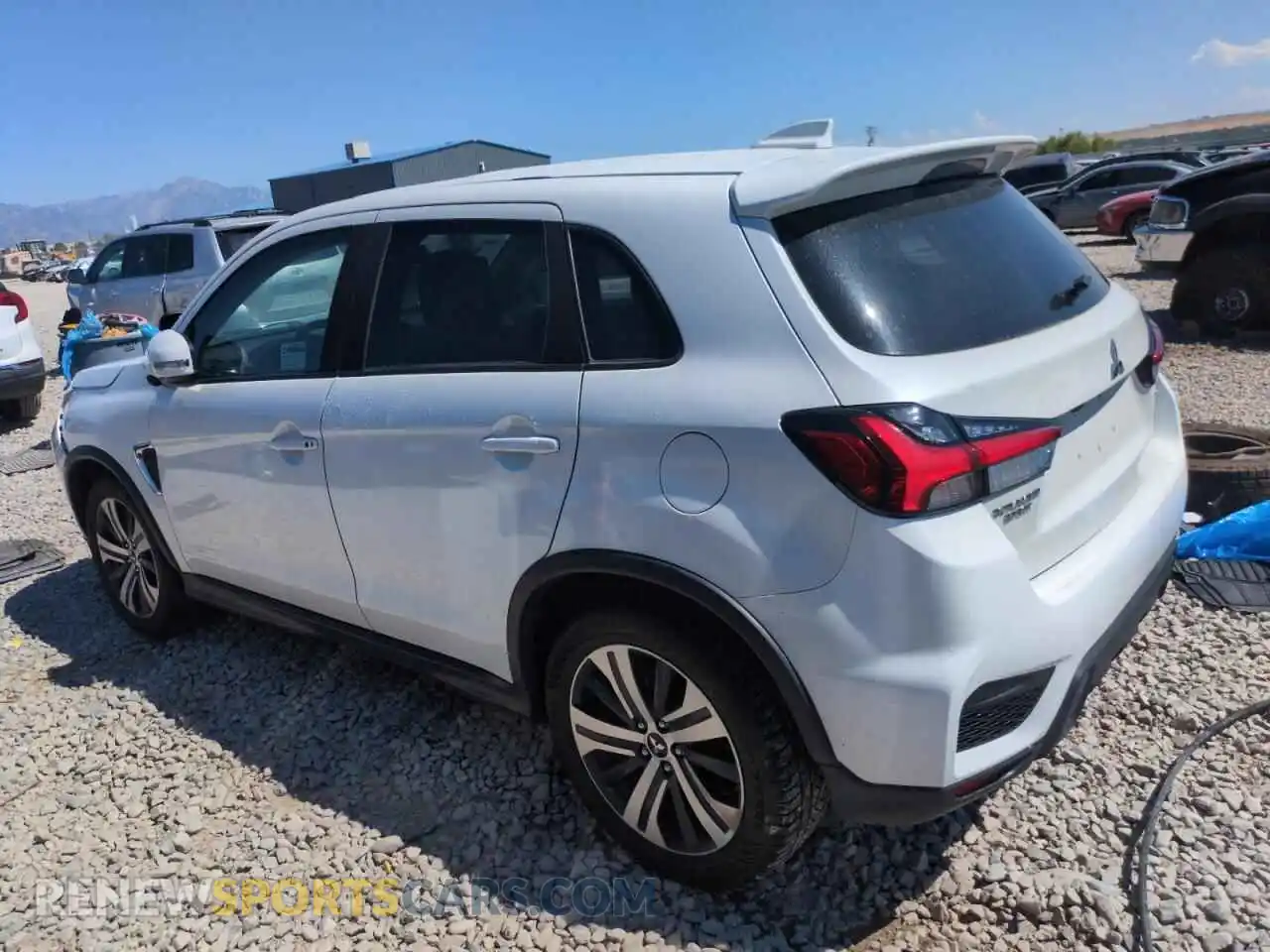 2 fotografías del automóvil dañado JA4APVAU1MU002606 MITSUBISHI OUTLANDER 2021