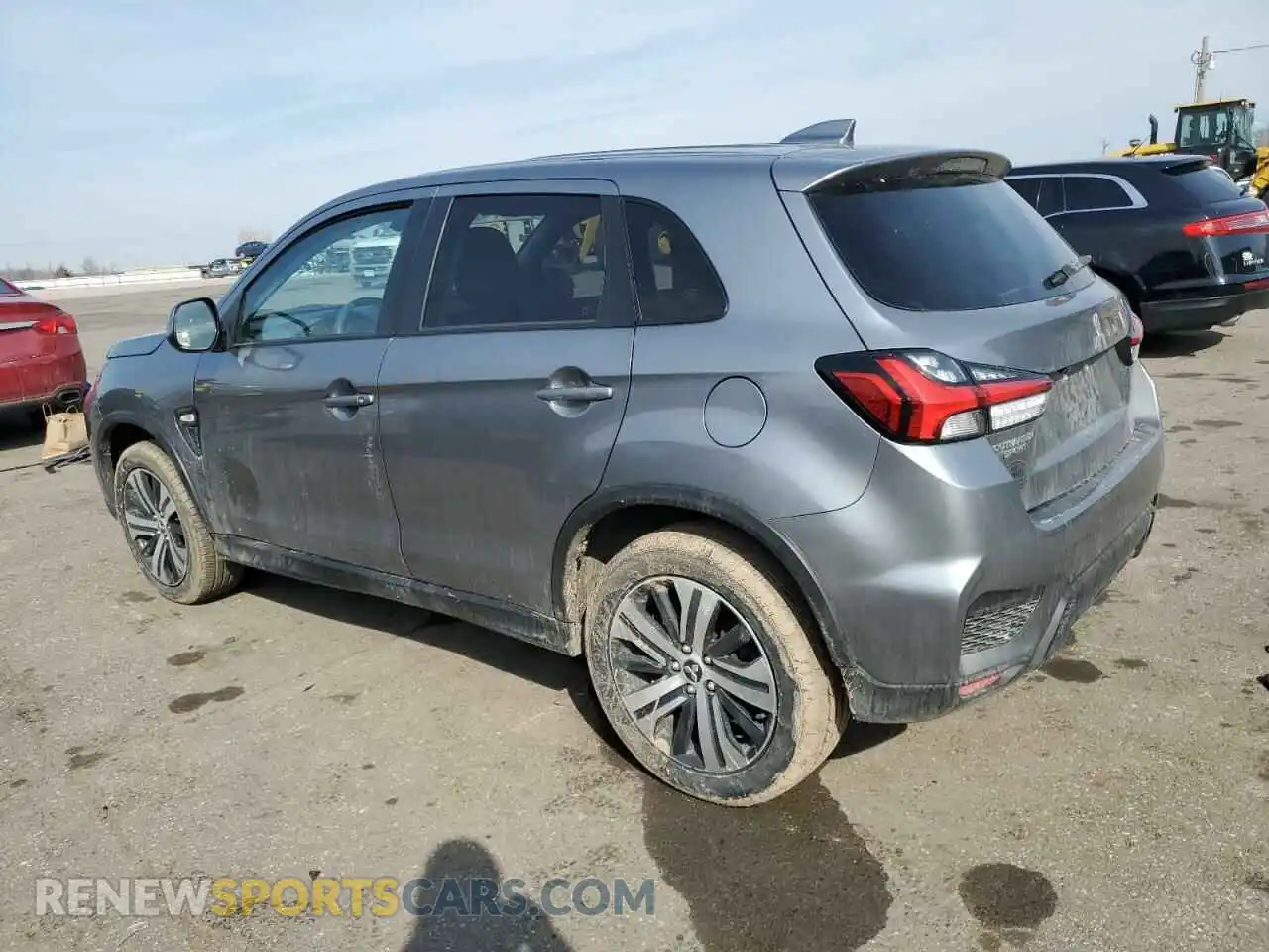 2 fotografías del automóvil dañado JA4ARUAU1MU024562 MITSUBISHI OUTLANDER 2021