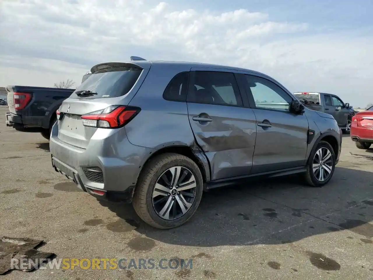 3 fotografías del automóvil dañado JA4ARUAU1MU024562 MITSUBISHI OUTLANDER 2021