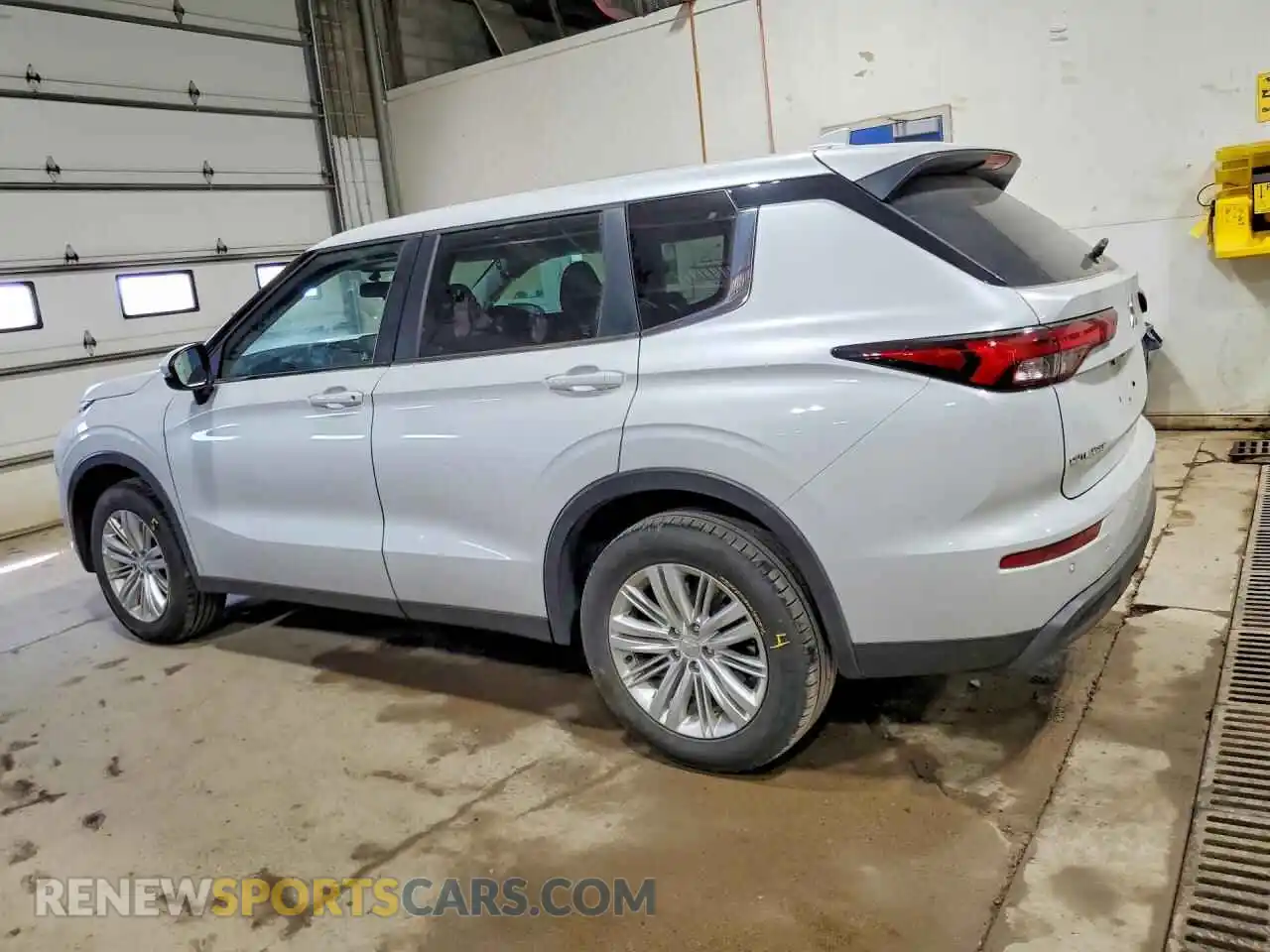 2 Photograph of a damaged car JA4J4TA87PZ010796 MITSUBISHI OUTLANDER 2023