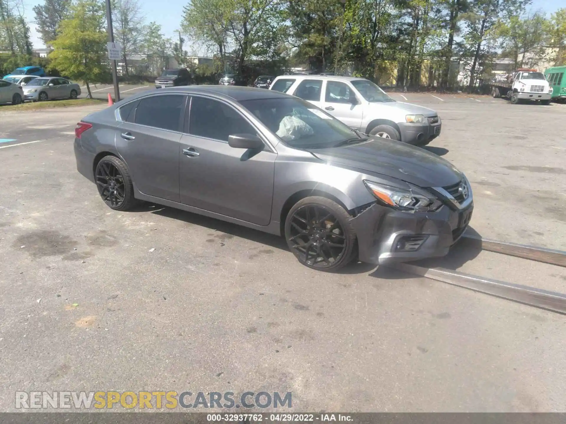 1 Photograph of a damaged car 1N4AL3AP8JC168872 NISSAN ALTIMA 2018