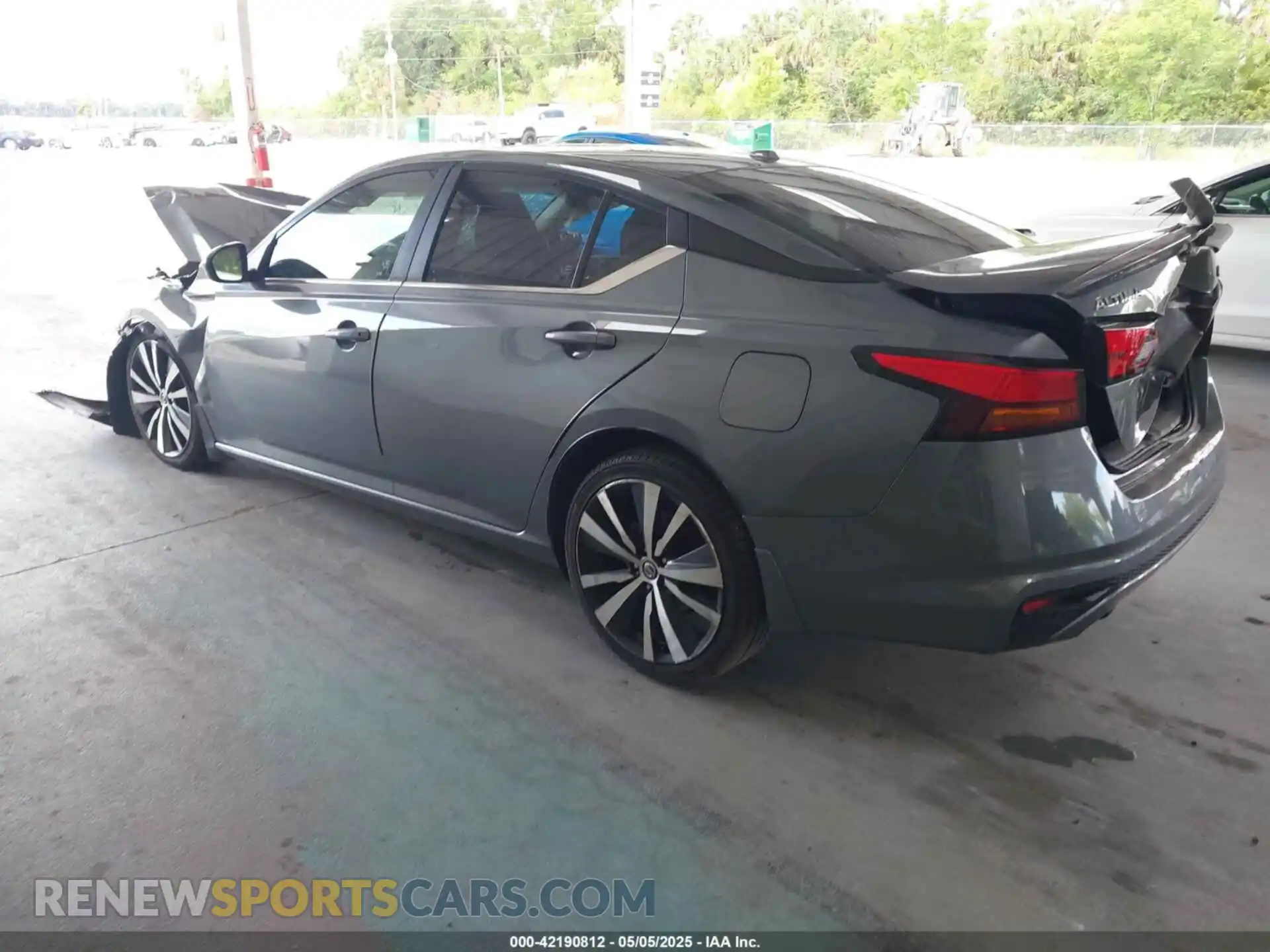 3 Photograph of a damaged car 1N4BL4CV2KN328871 NISSAN ALTIMA 2019