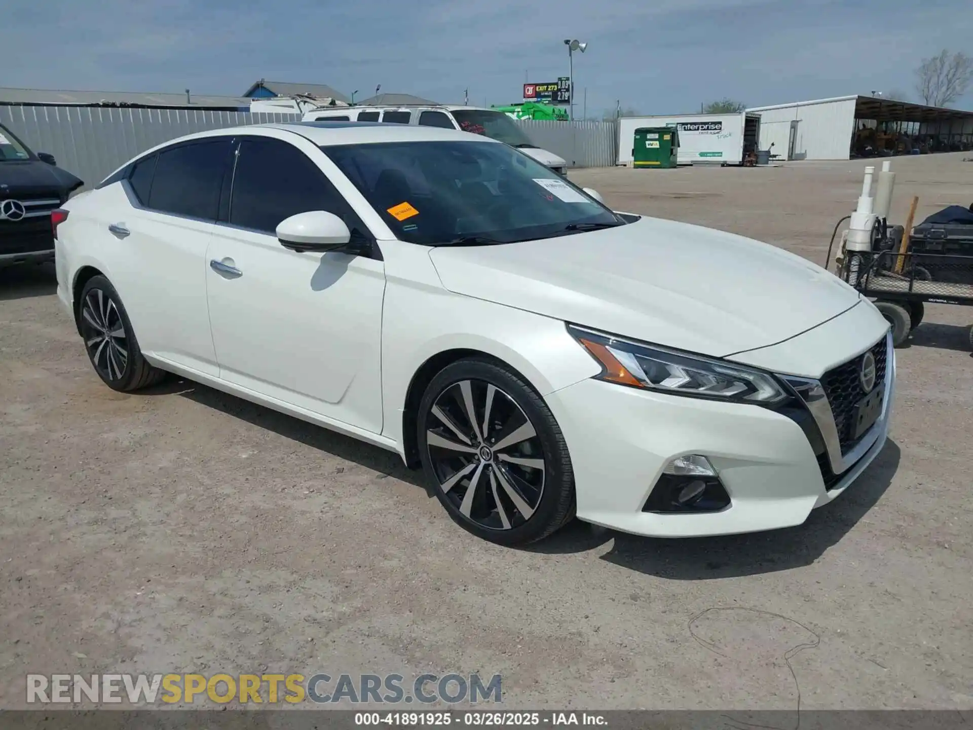 1 Photograph of a damaged car 1N4AL4FV8LC185915 NISSAN ALTIMA 2020