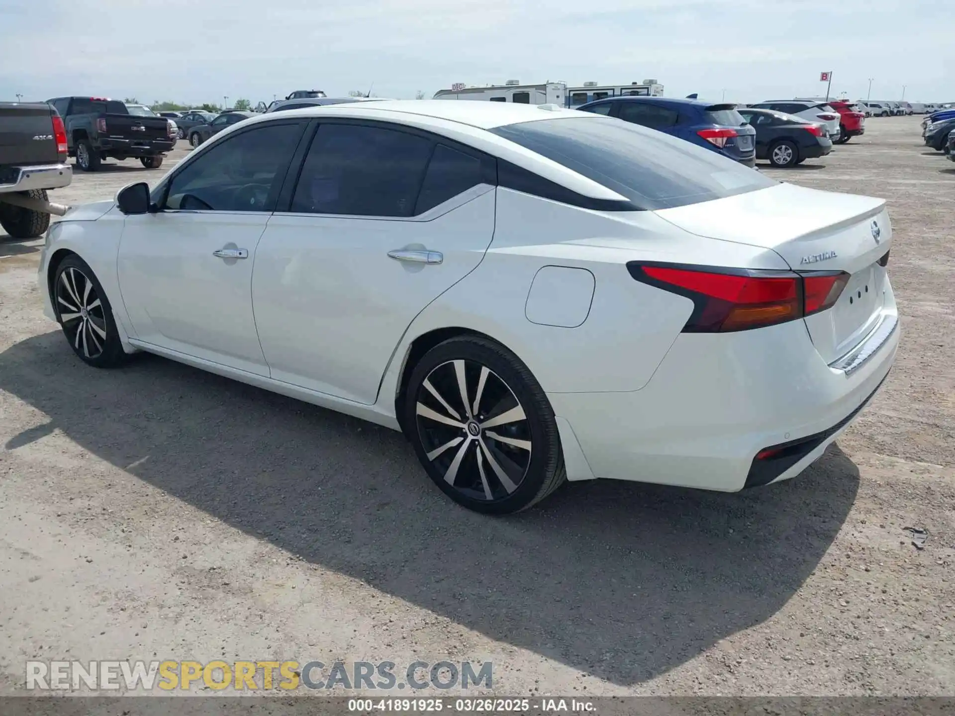 3 Photograph of a damaged car 1N4AL4FV8LC185915 NISSAN ALTIMA 2020