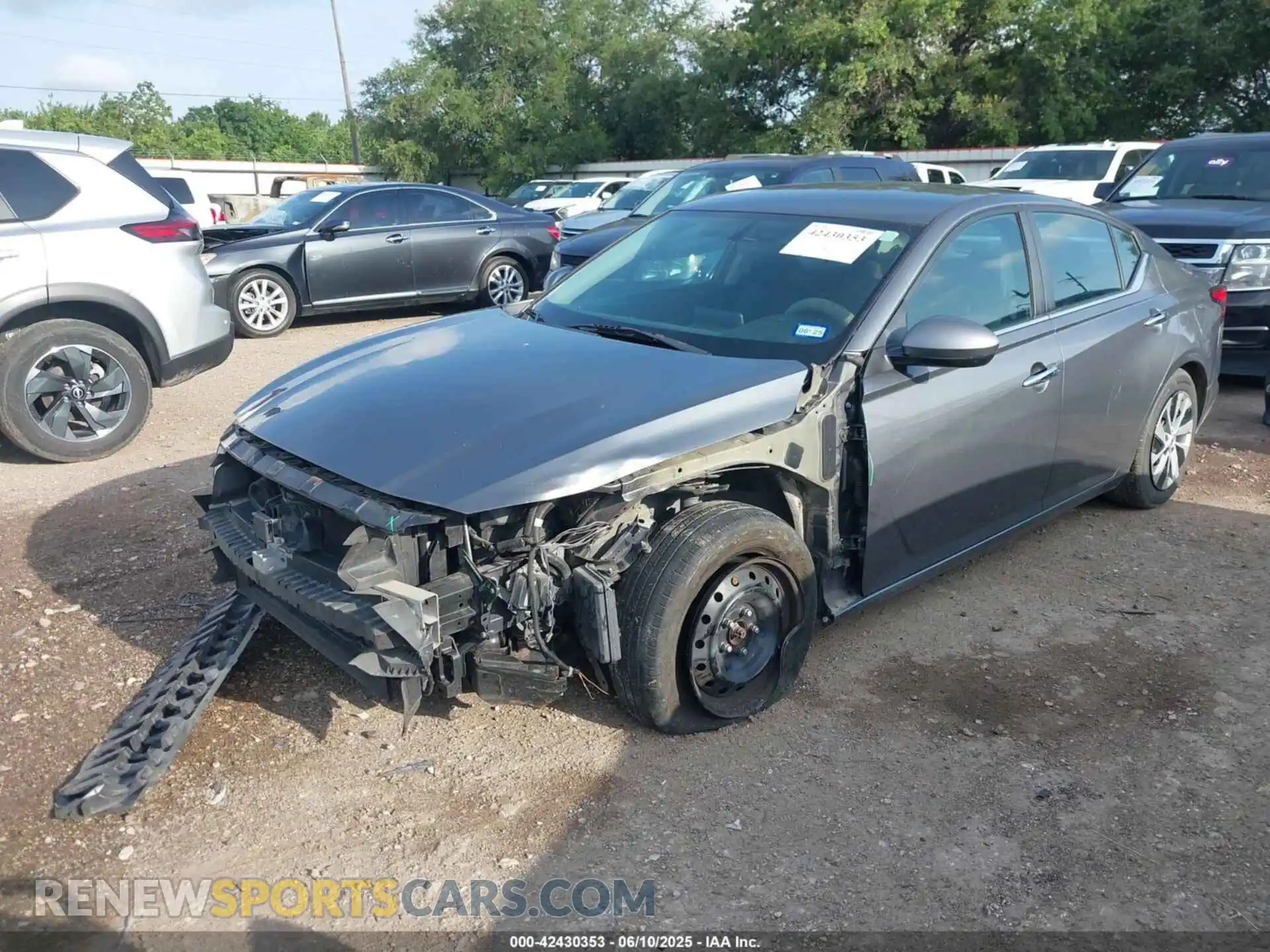 2 Photograph of a damaged car 1N4BL4BV4LC128363 NISSAN ALTIMA 2020