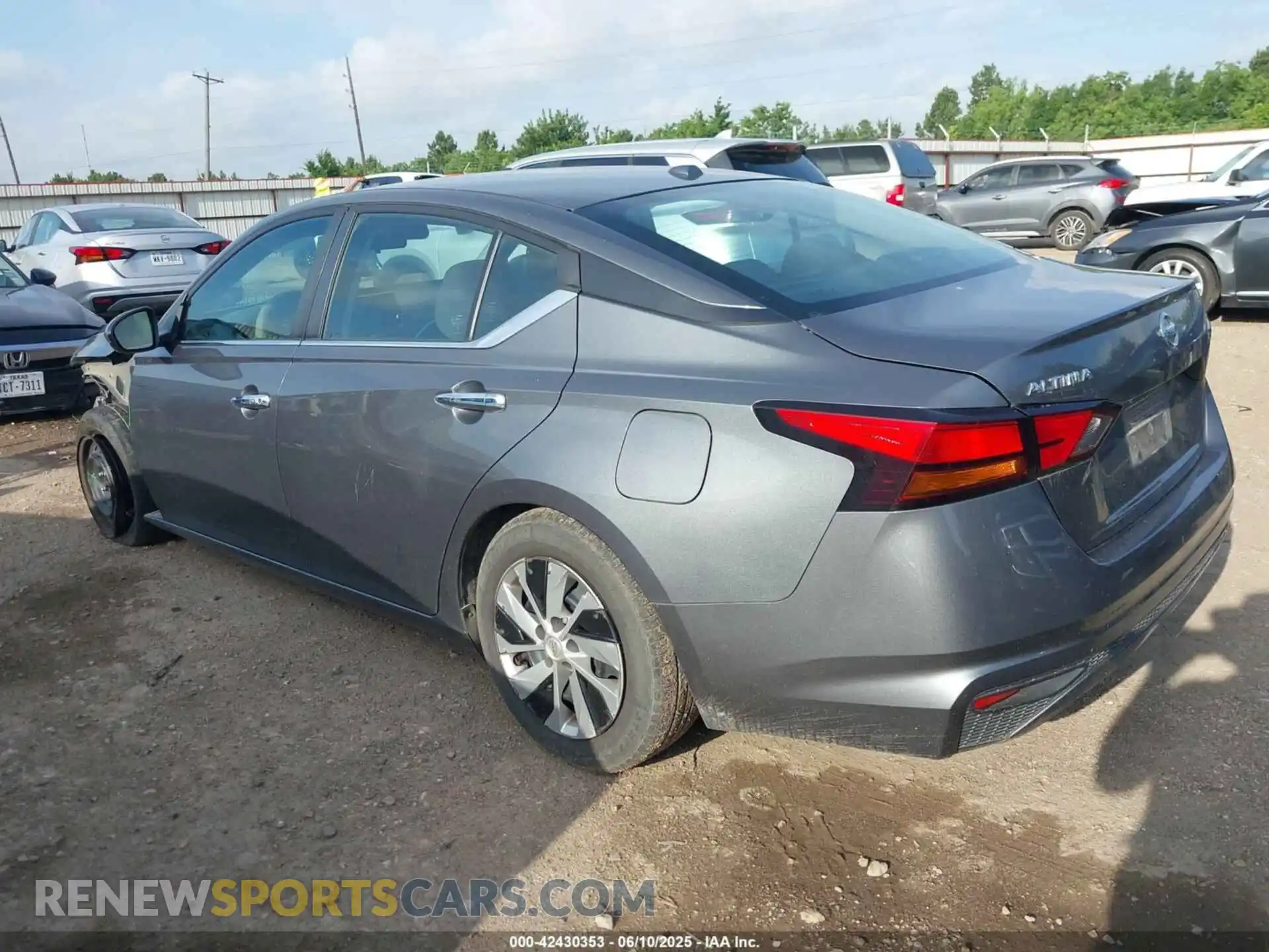 3 Photograph of a damaged car 1N4BL4BV4LC128363 NISSAN ALTIMA 2020