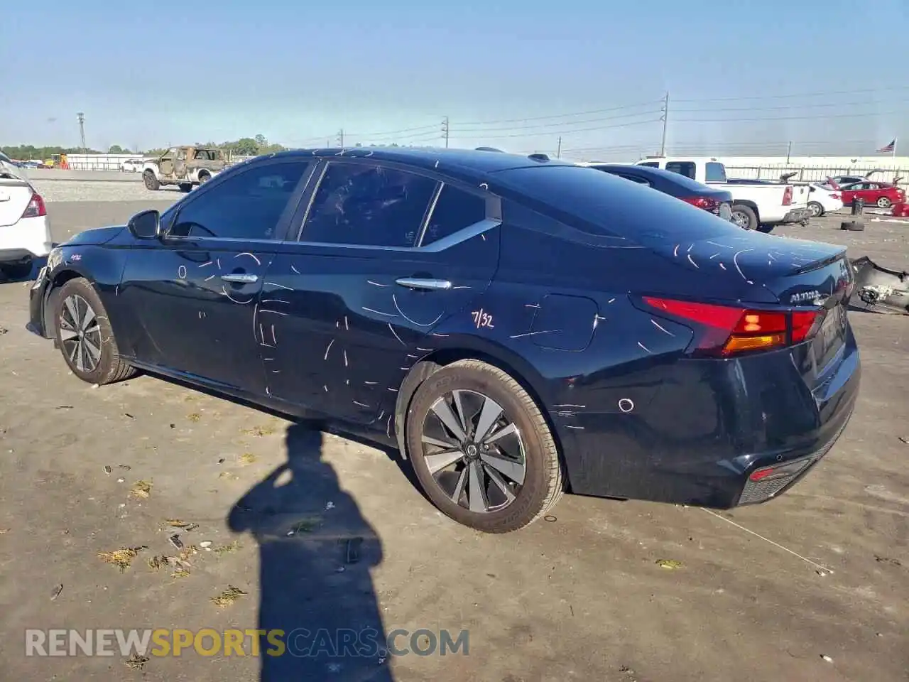 2 Photograph of a damaged car 1N4BL4DV7MN325014 NISSAN ALTIMA 2021