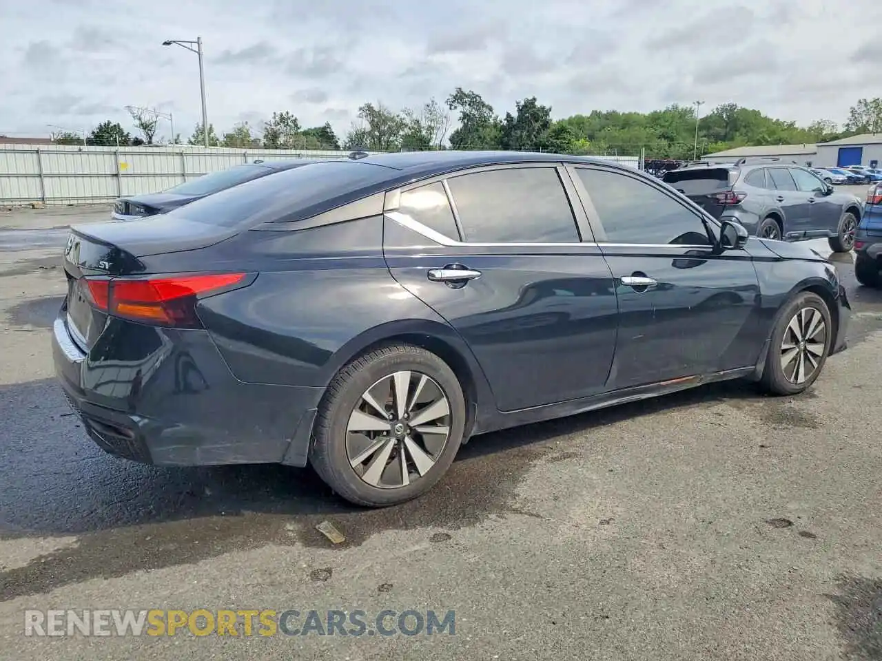 3 Photograph of a damaged car 1N4BL4DV9MN367197 NISSAN ALTIMA 2021