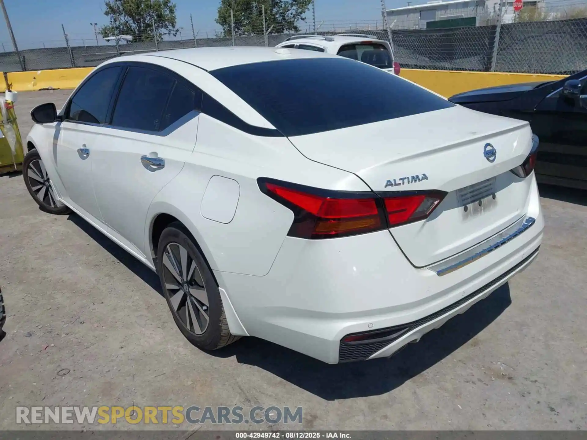 3 Photograph of a damaged car 1N4BL4EV2MN396541 NISSAN ALTIMA 2021