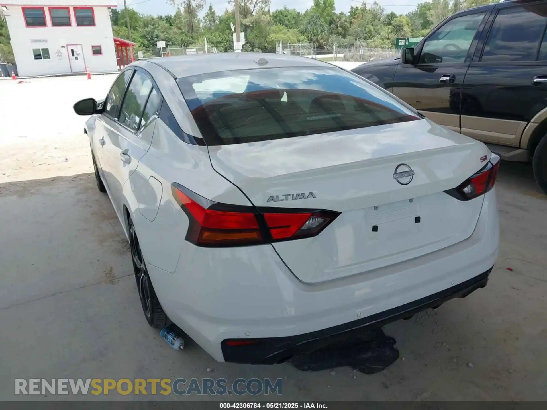 3 fotografías del automóvil dañado 1N4BL4CV5PN340441 NISSAN ALTIMA 2023