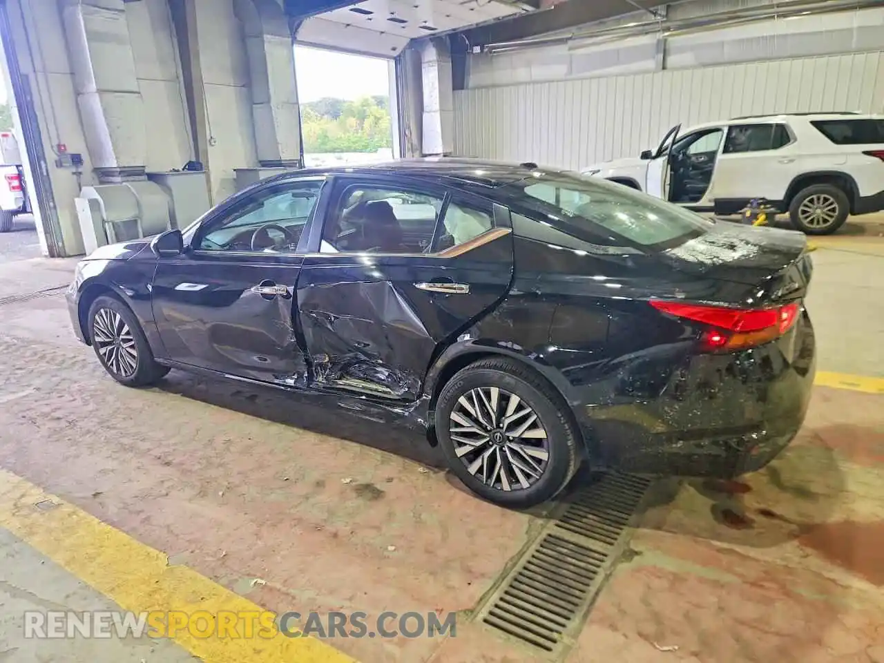 2 Photograph of a damaged car 1N4BL4DW1SN322986 NISSAN ALTIMA 2025