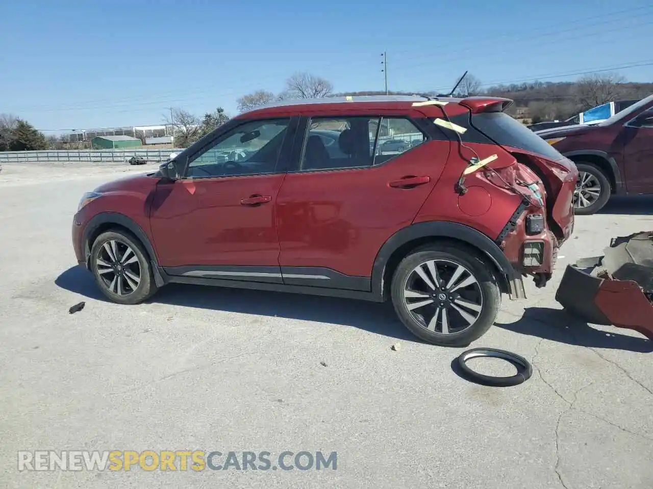 2 fotografías del automóvil dañado 3N1CP5CU0KL550523 NISSAN KICKS 2019