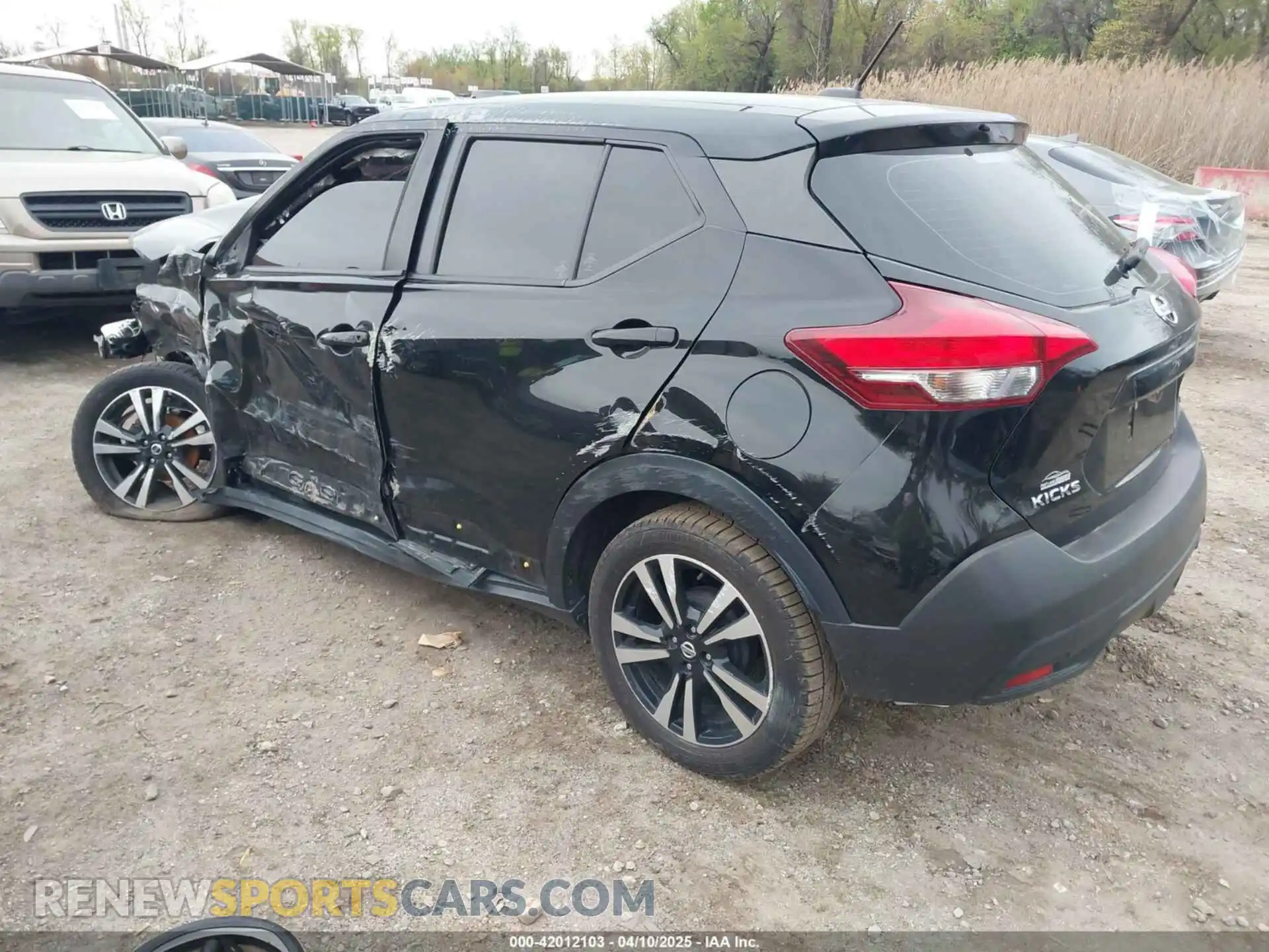 3 fotografías del automóvil dañado 3N1CP5CU1KL525324 NISSAN KICKS 2019
